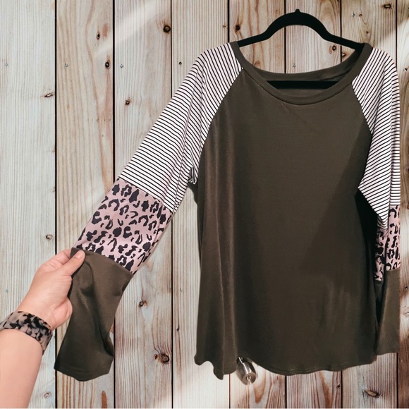 Raglan style long sleeve shirt. Size 2X - Picture 5 of 10